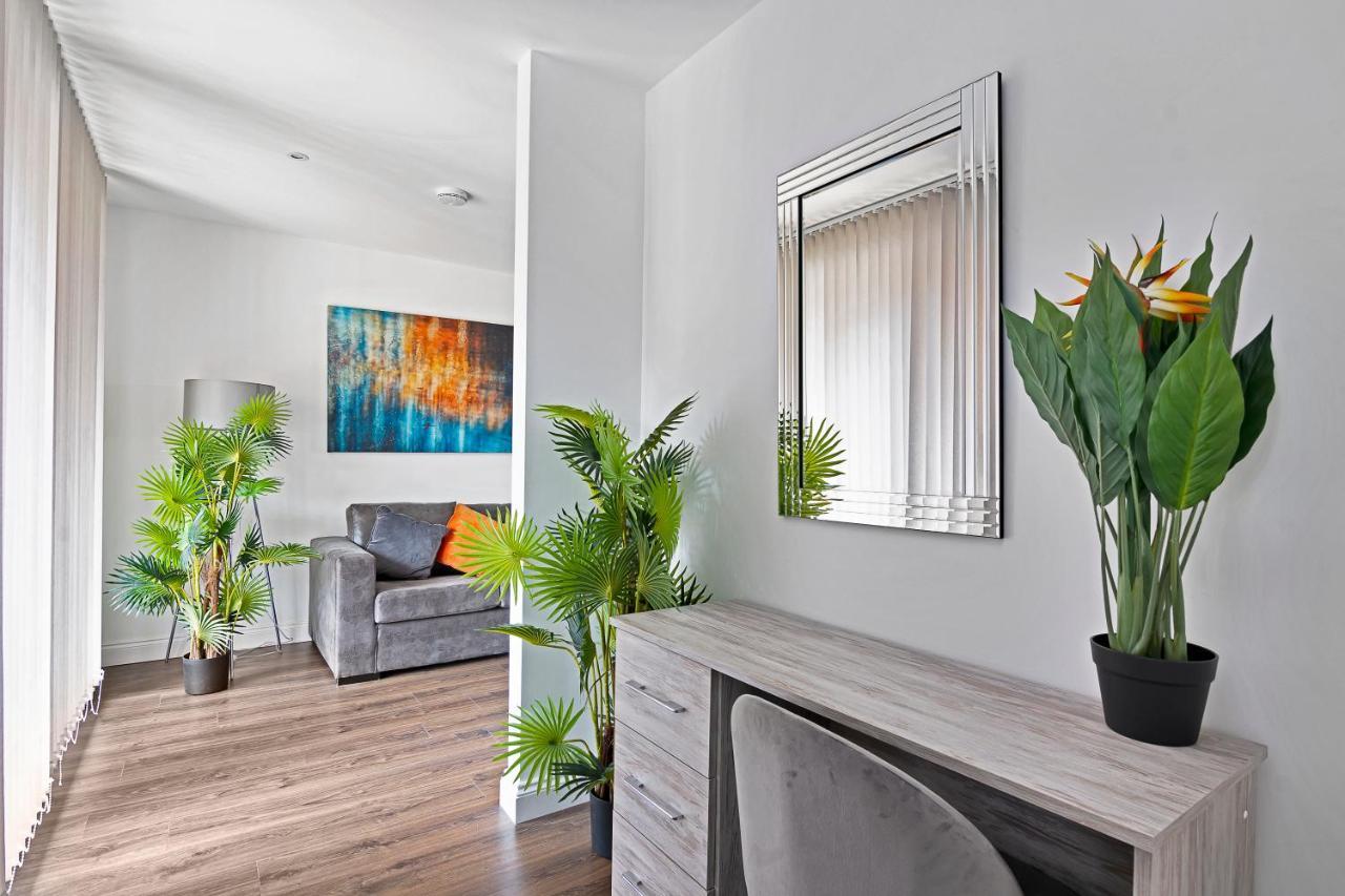 Spacious, Bright & Modern 1 & 2 Bed Apartments At Sligo House - Central Watford Watford  Exterior photo