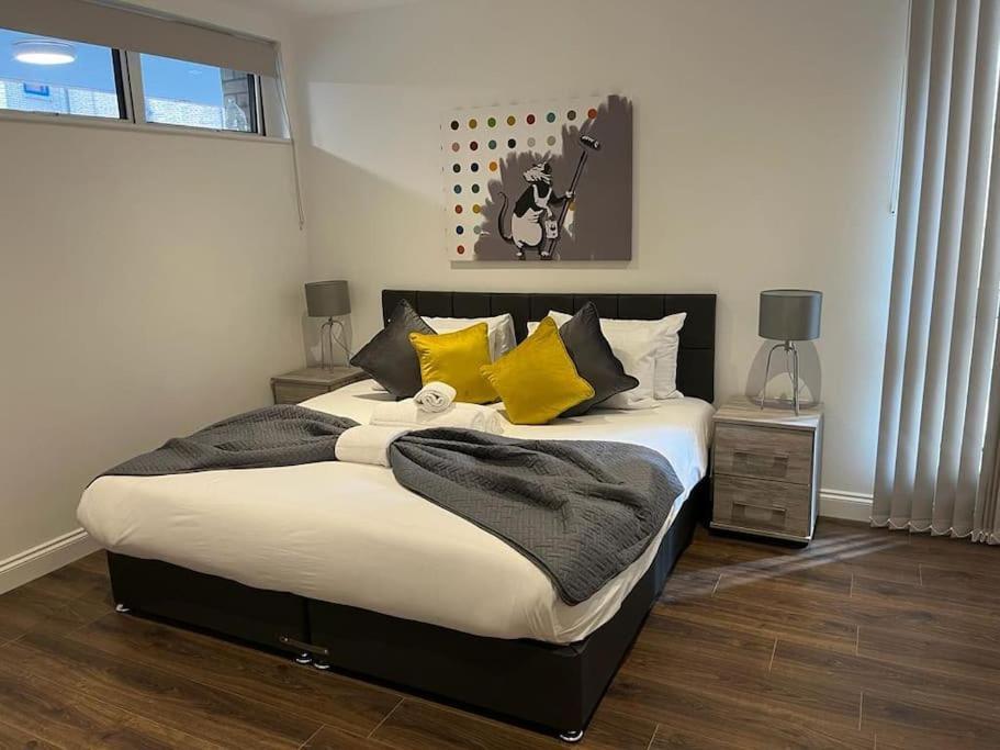 Spacious, Bright & Modern 1 & 2 Bed Apartments At Sligo House - Central Watford Watford  Exterior photo